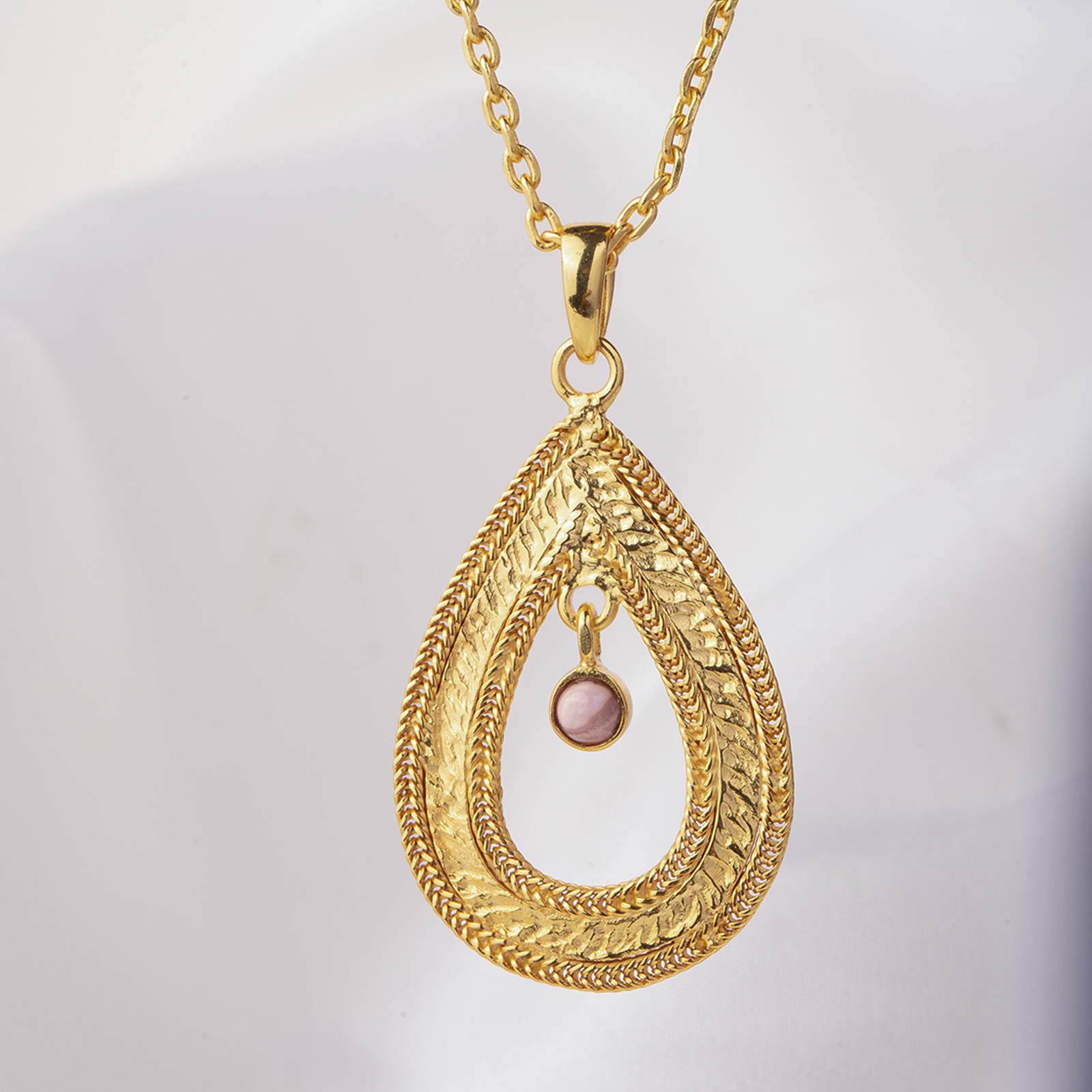 Roséra Teardrop Necklace